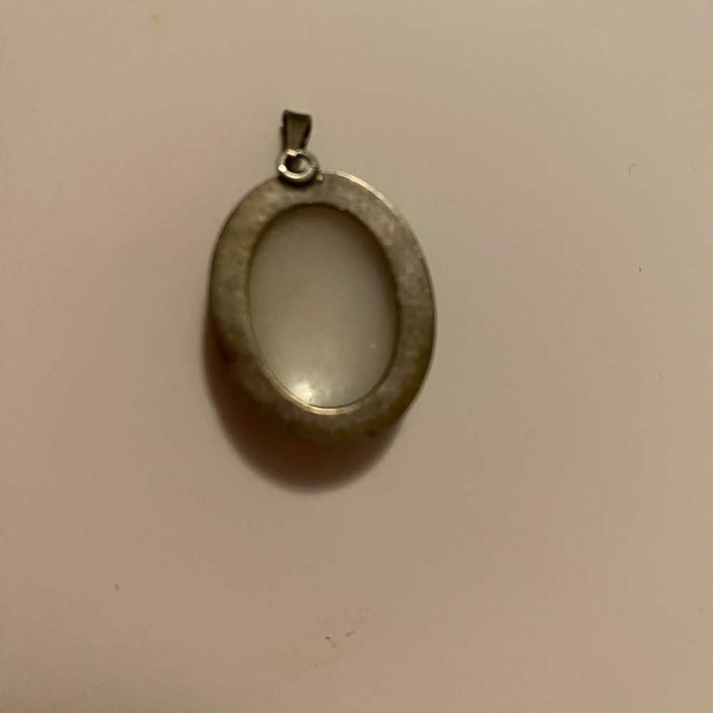 SMALL VINTAGE CARVED SHELL CAMEO PENDANT - Picture 4 of 4